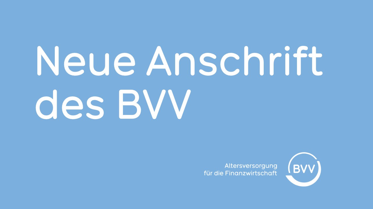 Blaue Hinweistafel mit Text: Neue Anschrift des BVV.